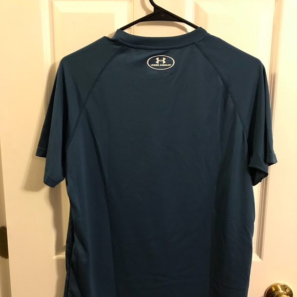 Under armour men’s loose heat gear shirt. - Picture 3 of 3
